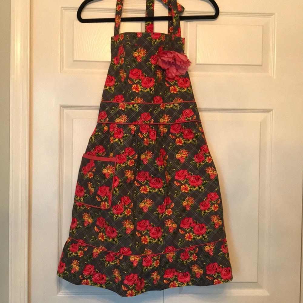 Jessie Steele Floral Ruffle Apron